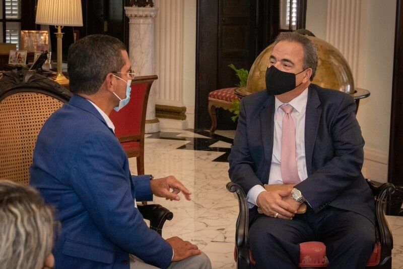 Gobernador Pedro Pierluisi y Jorge Hidalgo.jpg